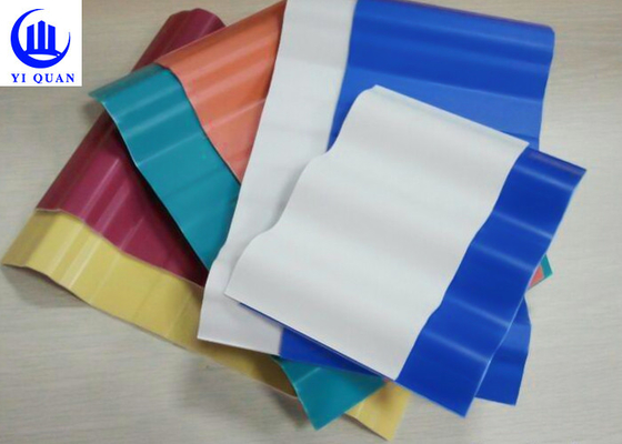 La resistencia a la corrosión de las tejas de tejado del Pvc del artículo del color teja las hojas del aislamiento sano