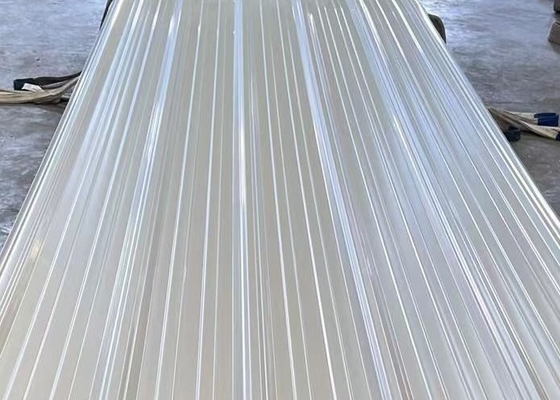 Las tejas de tejado largas del PVC de la vida útil 2.0m m colorean impermeable de duración